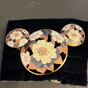 Beautiful clip on earrings with matching pin!